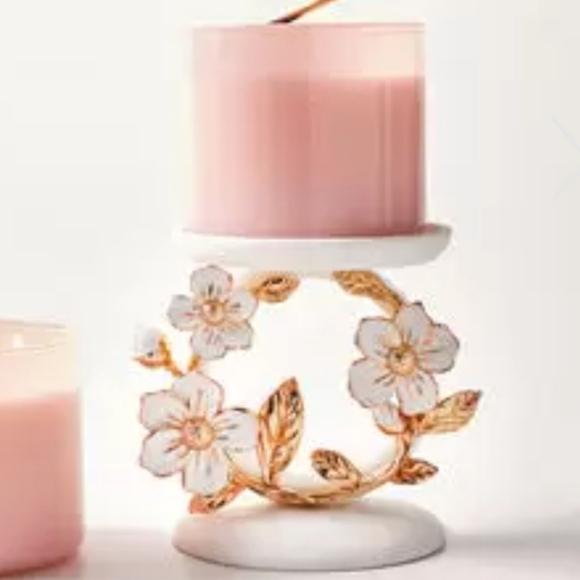 Bath & Body Works | Accents | Bbw Flower Ring Pedestal 3wick Candle ...